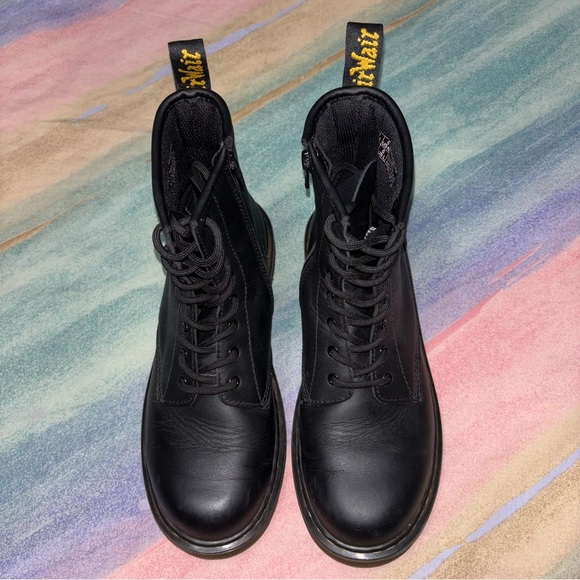 Dr. Martens 1460 Black Leather Boots – Women’s size 6 - Picture 4 of 8